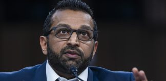 Trump aplaude “el gran trabajo” del jefe del FBI ante críticas por el caso de Charlie Kirk Imagen de archivo. EFE/EPA/JIM LO SCALZO