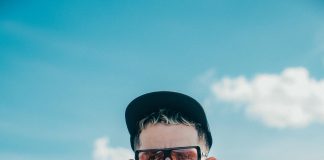 Dei V lanza disco dividido en dos etapas: la cruda y callejera, y la sensual y romántica Fotografía cedida por Dany Misa del reguetonero puertorriqueño Dei V, una de las nuevas estrellas del movimiento urbano. EFE/Dany Misa /SOLO USO EDITORIAL /NO VENTAS /SOLO DISPONIBLE PARA ILUSTRAR LA NOTICIA QUE ACOMPAÑA /CRÉDITO OBLIGATORIO