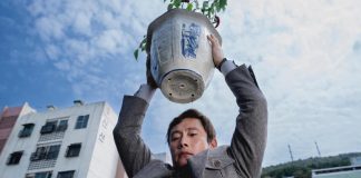 Festival de Cine GEMS de Miami comienza con su predicción “educada” de favoritos al Óscar Fotograma cedido por el Festival de Cine GEMS de Miami donde aparece Lee Byung-hun como Man-soo, durante una escena de la película coreana 'No other choice' ('No hay otra opción') de Park Chan-wook, que será la encargada de inaugurar el festival. EFE/Festival de Cine GEMS /SOLO USO EDITORIAL /NO VENTAS /SOLO DISPONIBLE PARA ILUSTRAR LA NOTICIA QUE ACOMPAÑA /CRÉDITO OBLIGATORIO