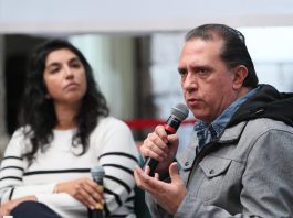 Foo Fighters y Chappell Roan encabezarán el Corona Capital de Ciudad de México El director de marketing comercial de OCESA y cofundador del Festival Corona Capital, Armando Calvillo (d), habla junto a la directora de comunicación y relaciones públicas de OCESA , Fernanda Martínez, durante una rueda de prensa este miércoles, en la Ciudad de México (México). EFE/Mario Guzmán