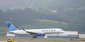 United Airlines ofrecerá vuelos directos desde Nueva Jersey a Santiago de Compostela Fotografía de archivo de un avión de la compañía United Airlines. EFE/ Miguel Toña