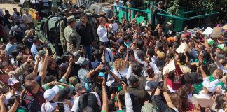 Sheibaum recorre zonas afectadas por las lluvias en estados de Hidalgo y Veracruz Combo de fotografías cedidas por la presidencia de México, donde se observa a la mandataria mexicana, Claudia Sheinbaum, dando atención a familias afectadas por las lluvias de días pasados en el municipio de Tamazunchale, este miércoles, en San Luis Potosí (México). EFE/ Presidencia de México /SOLO USO EDITORIAL/ NO VENTAS/ SOLO DISPONIBLE PARA ILUSTRAR LA NOTICIA QUE ACOMPAÑA (CRÉDITO OBLIGATORIO)