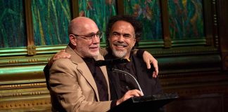 Los 25 años de ‘Amores Perros’ reconcilian a la pareja de creadores Iñárritu-Arriaga Fotografía cedida por Amores Perros, que muestra a los cineastas mexicanos Guillermo Arriaga (i) y Alejandro González Iñárritu (d) en un evento este lunes, en Ciudad de México (México). EFE/ Amores Perros /SOLO USO EDITORIAL/ NO VENTAS/ SOLO DISPONIBLE PARA ILUSTRAR LA NOTICIA QUE ACOMPAÑA (CRÉDITO OBLIGATORIO)