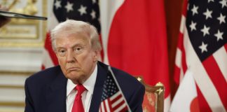 Trump bromea con que a veces “perturba” a los mercados con sus políticas EFE/EPA/KIYOSHI OTA / BLOOMBERG POOL