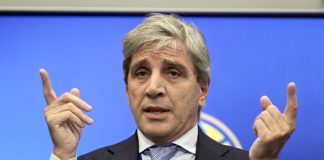 Caputo asegura que están explorando otras vías de ayuda financiera con EEUU El ministro de Economía argentino, Luis Caputo, habla durante un evento en el Atlantic Council este miércoles, en Washington (Estados Unidos). EFE/ Lenin Nolly