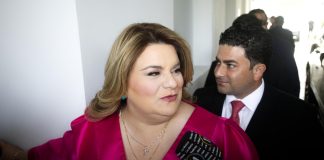 Gobernadora de Puerto Rico inaugura nuevas instalaciones de AstraZeneca en el archipiélago La gobernadora de Puerto Rico, Jenniffer González, habla con la prensa en San Juan (Puerto Rico). Imagen de archivo. EFE/ Thais Llorca