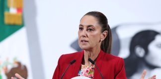 Sheinbaum atribuye la “gran mayoría” de desapariciones en México al crimen organizado La presidenta de México, Claudia Sheinbaum, habla durante una rueda de prensa este lunes, en el Palacio Nacional de Ciudad de México (México). EFE/ Mario Guzmán