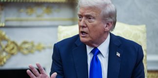 Una nueva demanda combate el regalo de un terreno de Florida para la biblioteca de Trump EFE/EPA/SHAWN THEW / POOL