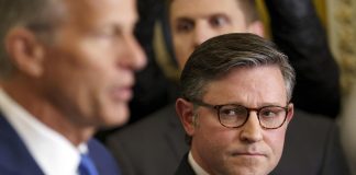 Mike Johnson propone a cantante trumpista para el Super Bowl en lugar de Bad Bunny EFE/EPA/WILL OLIVER