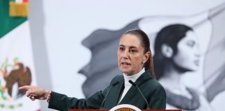 México defiende impuesto especial a refrescos como medida de salud pública La presidenta de México, Claudia Sheinbaum, habla durante una rueda de prensa este viernes, en el Palacio Nacional, en Ciudad de México (México). EFE/Mario Guzmán