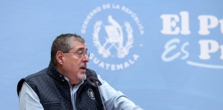 Expresidentes de Iberoamérica instan a OEA a velar por el orden democrático en Guatemala El presidente de Guatemala, Bernardo Arévalo de León, habla en una rueda de prensa, en el Palacio Nacional de la Cultura, en Ciudad de Guatemala (Guatemala). Imagen de archivo. EFE/ Mariano Macz