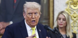 Trump asegura que India dejará de comprar petróleo de Rusia EFE/EPA/JIM LO SCALZO / POOL