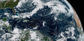 La tormenta tropical Lorenzo avanza hacia el norte y se espera que se disipe el jueves Fotografía satelital cedida este miércoles por la Oficina Nacional de Administración Oceánica y Atmosférica de Estados Unidos (NOAA), a través del Centro Nacional de Huracanes (NHC), donde se muestra el estado del clima en el Atlántico. EFE/NOAA-NHC /SOLO USO EDITORIAL /NO VENTAS /SOLO DISPONIBLE PARA ILUSTRAR LA NOTICIA QUE ACOMPAÑA /CRÉDITO OBLIGATORIO