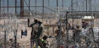 Texas despliega la Guardia Nacional previo a protesta anti-Trump este fin de semana Fotografía de archivo del 5 de abril de 2024 de integrantes de la Guardia Nacional de Texas en las inmediaciones del Río Bravo, en Cuidad Juárez (México). EFE/ Luis Torres