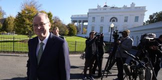 El cierre federal costó 15.000 millones de dólares semanales a EEUU, según la Casa Blanca EFE/EPA/YURI GRIPAS / POOL