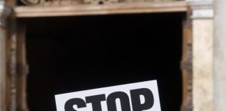 El 64 % de los latinos en EEUU desaprueba a Trump y el 41 % teme un arresto migratorio Archivo. EFE/ Quique García