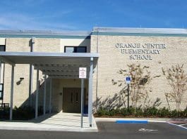 Padres de Condado Orange aprueban convertir escuela pública en charter