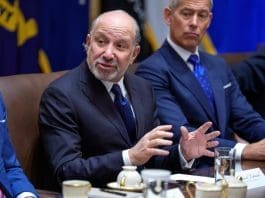 Documentos de Epstein siguen vinculando a conocidas figuras con el pederasta EFE/EPA/AARON SCHWARTZ / POOL