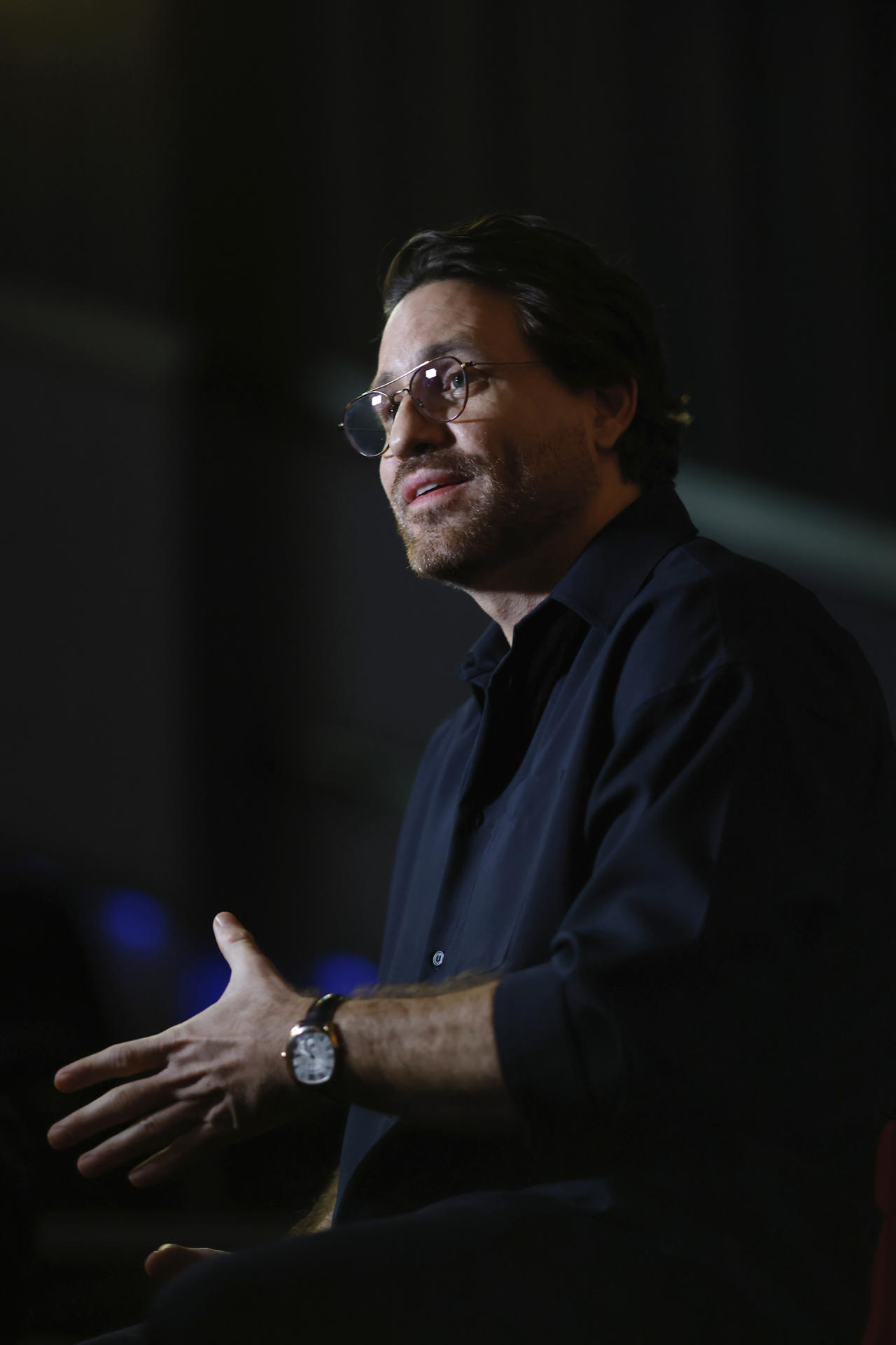 El actor y productor venezolano, Édgar Ramírez, habla durante la presentación de la película ‘Aún es de noche en Caracas’ este sábado, en Guadalajara (México). EFE/ Francisco Guasco
