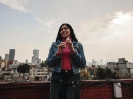 Azalea Báalam, la voz mexicana que revitaliza el maya y el náhuatl con la frescura pop La compositora mexicana Azalea Báalam posa durante una entrevista con EFE este viernes, en Ciudad de México (México). EFE/ José Méndez