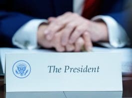 Los mercados de predicciones apuestan sobre la próxima jugada de Trump en el exterior Imagen de archivo. EFE/EPA/AARON SCHWARTZ / POOL