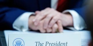 Los mercados de predicciones apuestan sobre la próxima jugada de Trump en el exterior Imagen de archivo. EFE/EPA/AARON SCHWARTZ / POOL