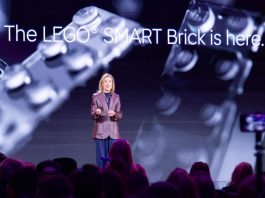 Lego lanza en la CES 2026 el sistema ‘Smart Play’ con bloques inteligentes interactivos La directora de Marketing y Productos del Grupo LEGO de Dinamarca, Julia Goldin, habla en la presentación de la Feria de Electrónica de Consumidores 2026 (CES, en inglés) este lunes, en Las Vegas (Estados Unidos). EFE/ Luis Chacon