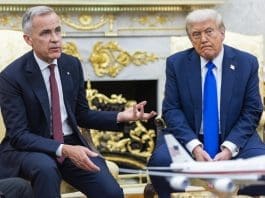 Trump amenaza a Canadá con un arancel del 100 % si firma un acuerdo comercial con China Imagen de archivo. EFE/EPA/SHAWN THEW / POOL