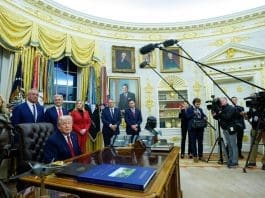 Los demócratas del Senado y Casa Blanca llegan a acuerdo para evitar cierre del Gobierno EFE/EPA/AARON SCHWARTZ / POOL