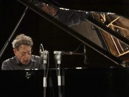 Latinos en reestreno tras 40 años del disco ‘Songs from Liquid Days’ de Philip Glass Fotografía de archivo del compositor e intérprete norteamericano Philip Glass. EFE/Miguel Ángel Molina