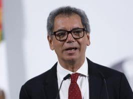 México concluye colocación de tres eurobonos por 4.750 millones para proyectos sostenibles El secretario de Hacienda y Crédito Público, Édgar Amador Zamora, habla durante una rueda de prensa en el Palacio Nacional de la Ciudad de México (México). Imagen de archivo. EFE/ Sáshenka Gutiérrez
