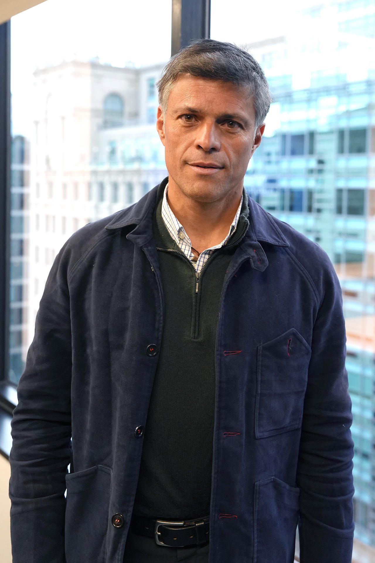 El activista venezolano Leopoldo López posa durante una entrevista con EFE este martes, en Washington (EE.UU). EFE/ Octavio Guzmán

