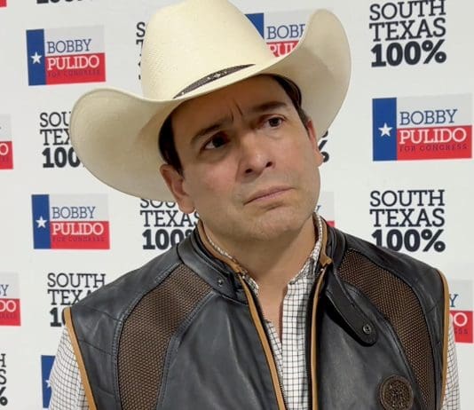 Bobby Pulido, la superestrella tejana y la apuesta demócrata por el voto latino en Texas Captura de video que muestra al cantante tejano Bobby Pulido hablando en una entrevista con EFE en Gonzales (Estados Unidos). EFE/ Alejandra Arredondo