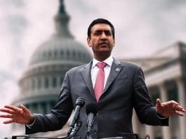 Demócratas buscan bloquear los fondos de ICE y reemplazarlo con una nueva agencia en EEUU Fotografía cedida por la Cámara de Representantes de los Estados Unidos que muestra al congresista por California, Ro Khanna. EFE/Cámara de Representantes EEUU /SOLO USO EDITORIAL /NO VENTAS /SOLO DISPONIBLE PARA ILUSTRAR LA NOTICIA QUE ACOMPAÑA /CRÉDITO OBLIGATORIO