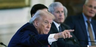 Trump invita a China y Rusia a comprar crudo venezolano gestionado por EE.UU. EFE/EPA/JIM LO SCALZO / POOL