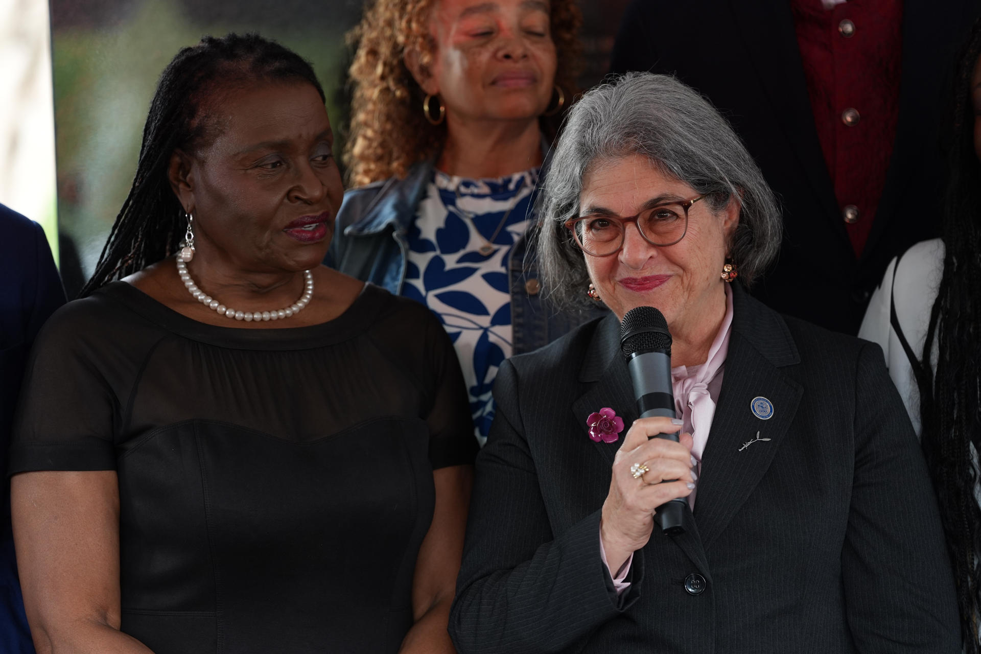 Alcaldesa de Miami pide a Trump reconocer a González y Machado como líderes de Venezuela