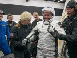 La Crew-11, con un astronauta enfermo, regresa a la Tierra en un amerizaje perfecto El astronauta de la NASA Mike Fincke ayudó a salir de la nave espacial SpaceX Dragon Endeavour a bordo de la nave de recuperación SpaceX SHANNON después de que él, la astronauta de la NASA Zena Cardman, la astronauta de JAXA (Agencia de Exploración Aeroespacial de Japón) Kimiya Yui y el cosmonauta de Roscosmos Oleg Platonov aterrizaran en el Océano Pacífico frente a la costa de Long Beach, California, el jueves 15 de enero de 2026. EFE/NASA/Bill Ingalls/SOLO USO EDITORIAL/SOLO DISPONIBLE PARA ILUSTRAR LA NOTICIA QUE ACOMPAÑA (CRÉDITO OBLIGATORIO)