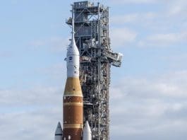 Artemis II llevará alrededor de la Luna imitación de órganos para estudiar la salud humana Fotografía de archivo del 17 de enero de 2026 que muestra el cohete SLS con una cápsula Orion, parte de la misión Artemis II en el Centro Espacial Kennedy en Titusville, Florida, (EE. UU.). EFE/ Cristobal Herrera-Ulashkevich