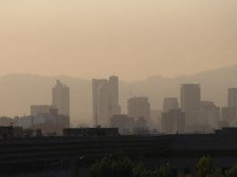 Autoridades ambientales suspenden contingencia ambiental en el Valle de México Fotografía que muestra una capa de contaminación sobre la Ciudad de México (México). EFE/ Mario Guzmán