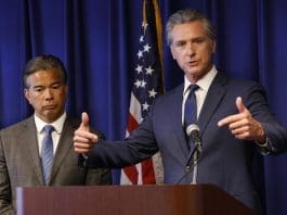 California demanda a Trump por reactivar las perforaciones de petroleo frente a sus costas Imagen de archivo. EFE/EPA/JOHN G. MABANGLO