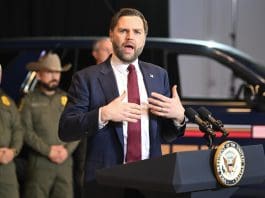 JD Vance niega que se detuviera a un niño sino que fue tutelado tras la huida de su padre EFE/EPA/CRAIG LASSIG