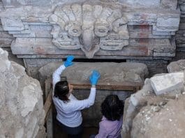 México anuncia el hallazgo de una milenaria tumba zapoteca del año 600 en el sur del país Fotografía cedida este viernes por la Secretaria de Cultura donde se observa a arqueólogos trabajando durante la localización de una tumba zapoteca en el estado de Oaxaca (México). EFE/ Luis Gerardo Pena Torres/ Secretaria de Cultura/ SOLO USO EDITORIAL/NO VENTAS/SOLO DISPONIBLE PARA ILUSTRAR LA NOTICIA QUE ACOMPAÑA(CRÉDITO OBLIGATORIO)