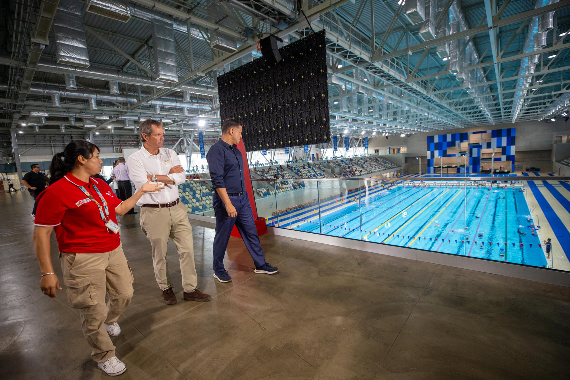 Fotografía cedida por el Instituto Peruano del Deporte (IPD) de su presidente, Sergio Ludeña (d), y el presidente de Panam Sports, el chileno Neven Ilic (c), durante una inspección a las instalaciones de la Villa Deportiva Nacional (Videna) en Lima (Perú). EFE/Instituto Peruano Del Deporte (IPD) /SOLO USO EDITORIAL/NO VENTAS/ SOLO DISPONIBLE PARA ILUSTRAR LA NOTICIA QUE ACOMPAÑA (CRÉDITO OBLIGATORIO)
