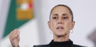 Sheinbaum anuncia visita de empresarios canadienses interesados en invertir en México La presidenta de México, Claudia Sheinbaum, habla en una rueda de prensa este miércoles, en el Palacio Nacional en Ciudad de México (México). EFE/ Isaac Esquivel