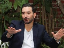 ‘Sobriedad, me estás matando’, comedia mexicana que usa la risa para hablar de la adicción El actor mexicano Octavio Hinojosa habla durante una entrevista con EFE este miércoles, en Ciudad de México (México). EFE/ Mario Guzmán