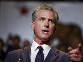 El gobernador de California dice que la Casa Blanca le impidió hablar en un foro en Davos Imagen de archivo. EFE/EPA/CAROLINE BREHMAN