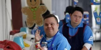 Campaña busca promover la inclusión de personas con síndrome de Down en México Un joven con síndrome de Down atiende una cafetería en Guadalajara (México). Imagen de archivo. EFE/Ulises Ruiz Basurto