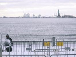 Más de 19.000 vuelos cancelados desde el sábado en EEUU por la tormenta invernal EFE/EPA/SARAH YENESEL