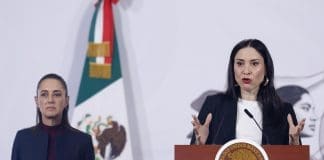 México impulsa nueva ley de cine y protección a dobladores ante la Inteligencia Artificial La secretaria de Cultura de México, Claudia Curiel (d), habla durante la rueda de prensa diaria de la presidenta de México, Claudia Sheinabaum, este viernes en Palacio Nacional de la Ciudad de México (México). EFE/Sáshenka Gutiérrez