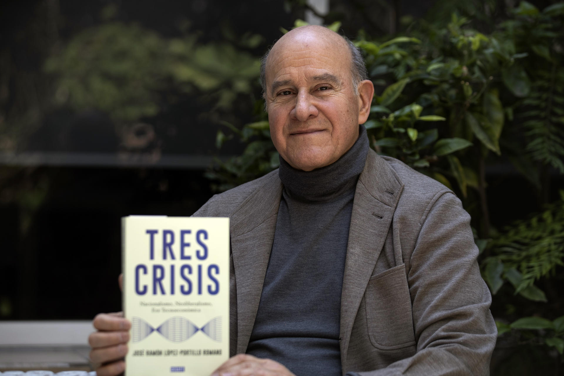 El analista academico José Ramón López-Portillo, posa al termino de una entrevista con EFE, este sábado (ayer), en la Ciudad de México (México). EFE/ Isaac Esquivel
